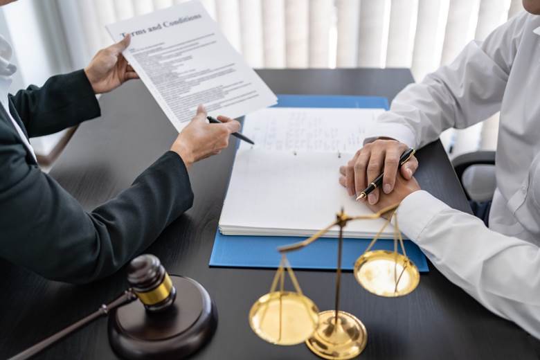 Lawyer for Contracts